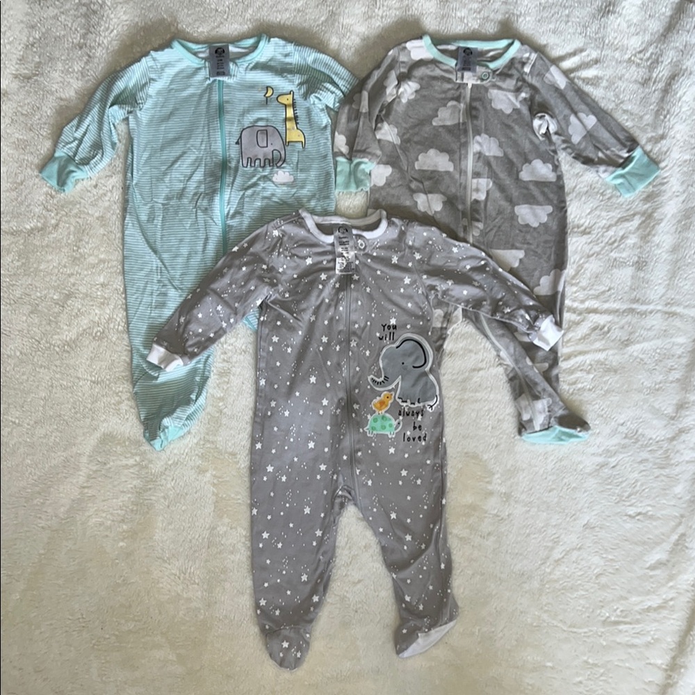 Bundle of baby Gerber baby sleepers 3-6 month